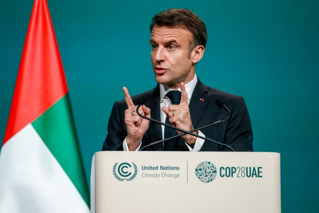 Tổng thống Pháp Emmanuel Macron nói trong hội nghị thượng đỉnh về khí hậu của Liên Hiệp Quốc tại Dubai hôm 01/12/2023. (Ảnh: Ludovic Marin/AFP qua Getty Images)