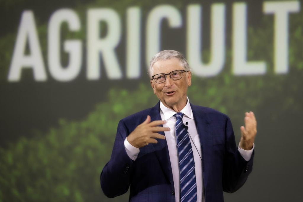 Ông Bill Gates chia sẻ tại một sự kiện có tên “Chuyển đổi Hệ thống Thực phẩm khi đối mặt với Biến đổi Khí hậu” trong Hội nghị về Biến đổi Khí hậu của Liên Hiệp Quốc tại Dubai, hôm 01/12/2023. (Ảnh: Christophe Viseux/COP28 qua Getty Images)