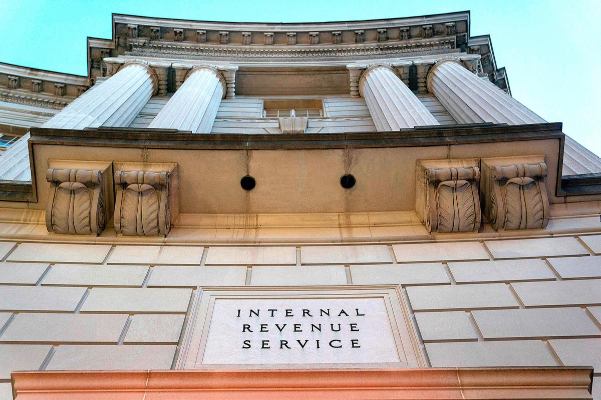 Tòa nhà Sở Thuế vụ ở Hoa Thịnh Đốn hôm 24/01/2023. Vụ kiện hiện tại ở Tối cao Pháp viện có thể thay đổi luật thuế. (Ảnh: Stefani Reynolds/AFP qua Getty Images)