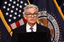 Chủ tịch Hệ thống Dự trữ Liên bang Jerome Powell tổ chức một cuộc họp báo vào cuối cuộc họp của Ủy ban Chính sách tiền tệ ở Hoa Thịnh Đốn hôm 13/12/2023. (Ảnh: Brendan Smialowski/AFP qua Getty Images)