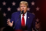 Cựu Tổng thống Donald Trump, ứng cử viên tổng thống của Đảng Cộng Hòa, nói trong cuộc vận động tranh cử tại Trung tâm Hội nghị Reno-Sparks ở Reno, Nevada, hôm 17/12/2023. (Ảnh: Justin Sullivan/Getty Images)