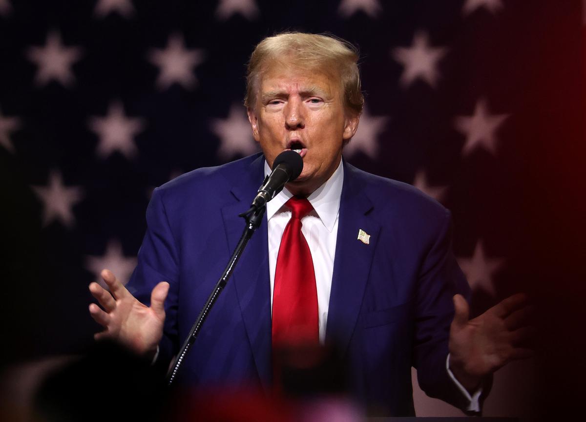 Cựu Tổng thống Donald Trump, ứng cử viên tổng thống của Đảng Cộng Hòa, nói trong cuộc vận động tranh cử tại Trung tâm Hội nghị Reno-Sparks ở Reno, Nevada, hôm 17/12/2023. (Ảnh: Justin Sullivan/Getty Images)