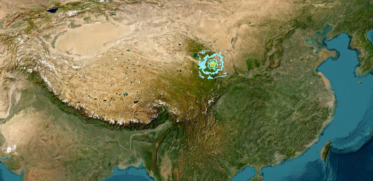 Bản đồ hiển thị vị trí của trận động đất mạnh 5.9 độ richter ở thành phố Lâm Hạ, trấn Thành Quan thuộc tỉnh Cam Túc, Trung Quốc, hôm 18/12/2023. (Ảnh: USGS/Ảnh chụp màn hình của The Epoch Times)