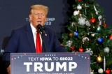 Ông Donald Trump, cựu Tổng thống và là ứng cử viên tổng thống năm 2024, nói tại một sự kiện tranh cử ở Waterloo, Iowa, hôm 19/12/2023. (Ảnh: Kamil Krzaczynski/AFP qua Getty Images)