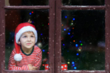 Đối với nhiều trẻ em, ông già Noel là một trong những nhân vật sớm nhất và có sức ảnh hưởng nhất hiện diện kỳ diệu trong cuộc đời các em. (Tomsickova Tatyana/Shutterstock)