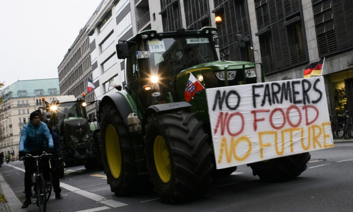 Quy định quá mức của Ủy ban Âu Châu: Nông dân Âu Châu biểu tình, tỷ lệ tự tử của nông dân Pháp đang ở mức rất cao