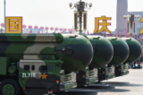 Hỏa tiễn đạn đạo liên lục địa có khả năng mang đầu đạn hạt nhân DF-41 của Trung Quốc trong một cuộc duyệt binh tại Quảng trường Thiên An Môn ở Bắc Kinh, Trung Quốc, vào ngày 01/10/2019. (Ảnh: Greg Baker/AFP qua Getty Images)