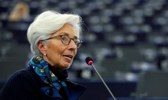 Chủ tịch Ngân hàng Trung ương Âu Châu (ECB) Christine Lagarde trình bày tại Nghị viện Âu Châu trong cuộc tranh luận về báo cáo thường niên năm 2018 của ECB tại Strasbourg, Pháp, vào ngày 11/02/2020. (Ảnh: Vincent Kessler/Reuters)