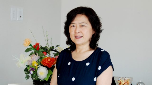 Bà Amanda Jia, cư dân Toronto và công dân Canada trong bức ảnh gần đây (Ảnh: Yi Ling/The Epoch Times)