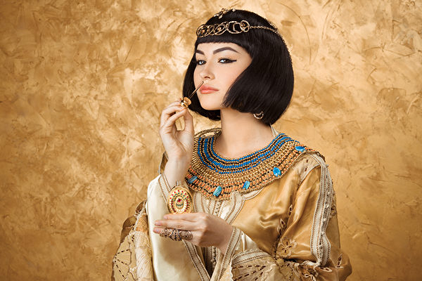 Các nữ hoàng Ai Cập rất yêu thích nước hoa, dù lúc còn sống hay khi qua đời cũng đều mang theo bên người. (Ảnh: Shutterstock）