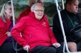 Ông Buffett cảnh báo có 10 điều trong năm 2024 không nên lãng phí tiền đầu tư. Ảnh chụp vào ngày 13/07/2023, ông Warren Buffett, Chủ tịch kiêm Giám đốc điều hành của công ty Berkshire Hathaway, đã đến tham dự Hội nghị Sun Allen & Company Sun Valley của Allen & Company tại Sun Valley, Idaho. (Ảnh: Kevin Dietsch/Getty Images)