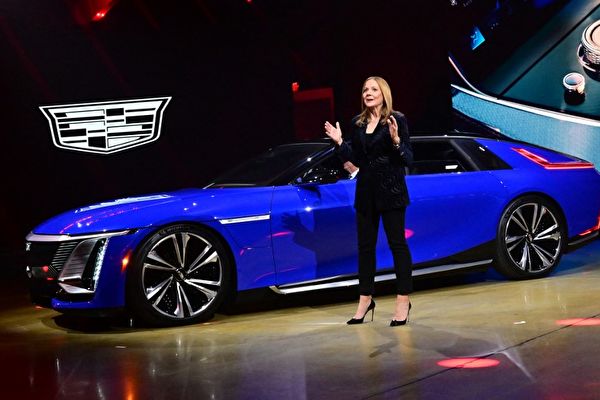 Ảnh chụp Chủ tịch kiêm Giám đốc điều hành General Motors Mary Barra nói chuyện tại lễ ra mắt chiếc xe điện Cadillac Celestiq ở Los Angeles, California vào ngày 17/10/2022. (Ảnh: Frederic J.Brown/AFP)