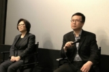 Đạo diễn Raymond Zhang và biên kịch Cindy Song giao lưu với khán giả sau buổi chiếu phim vào tối ngày 26/01/2024, tại Rạp chiếu phim Laemmle Glendale ở Glendale, Los Angeles. (Ảnh: Hàn Băng/Epoch Times)