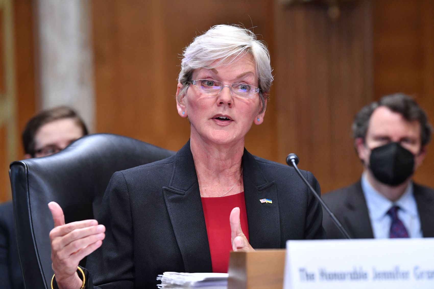 Bộ trưởng Năng lượng Jennifer Granholm điều trần trước Ủy ban Năng lượng và Tài nguyên Thiên nhiên của Thượng viện về ngân sách năm 2023 cho Bộ Năng lượng, tại Hoa Thịnh Đốn hôm 05/05/2022. (Ảnh: Nicholas Kamm/AFP qua Getty Images)