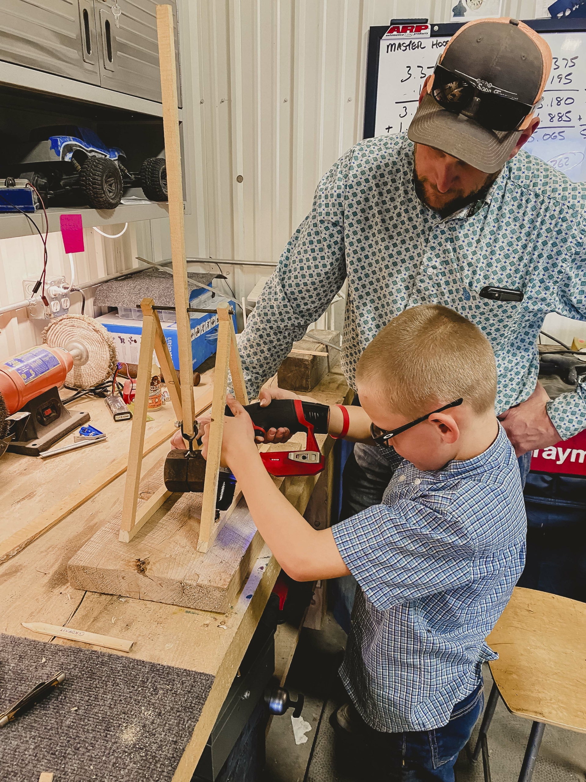 Bé Bridger, 10 tuổi, yêu thích sáng tạo mọi thứ. Gia đình gọi cậu là một thợ xây nhỏ, người có nhiều ý tưởng sáng tạo và rất hiếu kỳ. (Ảnh: Đăng dưới sự cho phép của cô Jill Winger)