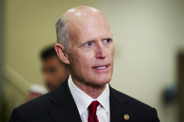 Thượng nghị sĩ Rick Scott (Cộng Hòa-Florida) nói chuyện trong cuộc họp báo ở Tòa nhà Quốc hội Hoa Kỳ ở Hoa Thịnh Đốn vào ngày 11/07/2023. (Ảnh: Madalina Vasiliu/The Epoch Times)