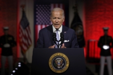 Tổng thống Joe Biden có bài diễn văn vào giờ vàng tại Công viên Lịch sử Quốc gia Độc lập ở Philadelphia, Pennsylvania, vào ngày 01/09/2022. (Ảnh: Alex Wong/Getty Images)