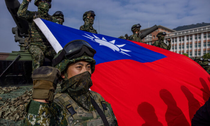 Các lực lượng vũ trang Đài Loan tổ chức hai ngày diễn tập định kỳ nhằm thể hiện khả năng sẵn sàng chiến đấu trước dịp nghỉ Tết Nguyên Đán, tại một căn cứ quân sự ở Cao Hùng, Đài Loan, vào ngày 11/01/2023. (Ảnh: Annabelle Chih/Getty Images)