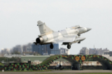 Một chiến đấu cơ Mirage 2000 của không quân Đài Loan hạ cánh xuống một căn cứ không quân ở Tân Trúc, phía bắc Đài Loan vào ngày 09/04/2023. (Ảnh: Jameson Wu/AFP qua Getty Images)