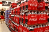 Những chai Coca-Cola tại siêu thị của nhà bán lẻ Denner của Thụy Sĩ, khi dịch bệnh COVID-19 tiếp tục lây lan, ở Glattbrugg, Thụy Sĩ, vào ngày 26/06/2020. (Ảnh: Arnd Wiegmann/Reuters)