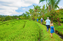 Một gia đình cùng nhau đi nghỉ mát trên đảo Bali. (Ảnh: Denis Moscvinov/Dreamstime)