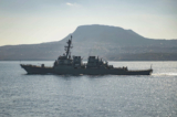 Khu trục hạm mang hỏa tiễn dẫn đường USS Carney ở Vịnh Souda, Hy Lạp. Ngũ Giác Đài cho biết chiến hạm Mỹ và nhiều tàu thương mại đã bị tấn công hôm 03/12/2023 trong khu vực Hồng Hải. (Ảnh: Hạ sĩ quan cấp 3 Bill Dodge/Hải quân Hoa Kỳ qua AP)