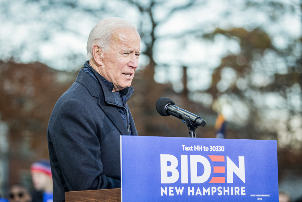 Ứng cử viên tổng thống của Đảng Dân Chủ Joe Biden nói chuyện tại một cuộc vận động tranh cử sau khi ký giấy tờ chính thức cho cuộc bầu cử sơ bộ ở New Hampshire tại Tòa nhà Lập pháp Tiểu bang New Hampshire ở Concord, New Hampshire, vào ngày 08/11/2019. (Ảnh: Scott Eisen/Getty Images)