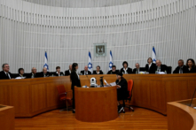 Chủ tịch Tối cao Pháp viện Israel Esther Hayut và toàn bộ mười lăm thẩm phán tập hợp để nghe các kiến nghị phản đối luật tiêu chuẩn hợp lý tại Tối cao Pháp viện ở Jerusalem hôm 12/09/2023. (Ảnh: Debbie Hill/Pool qua Reuters)