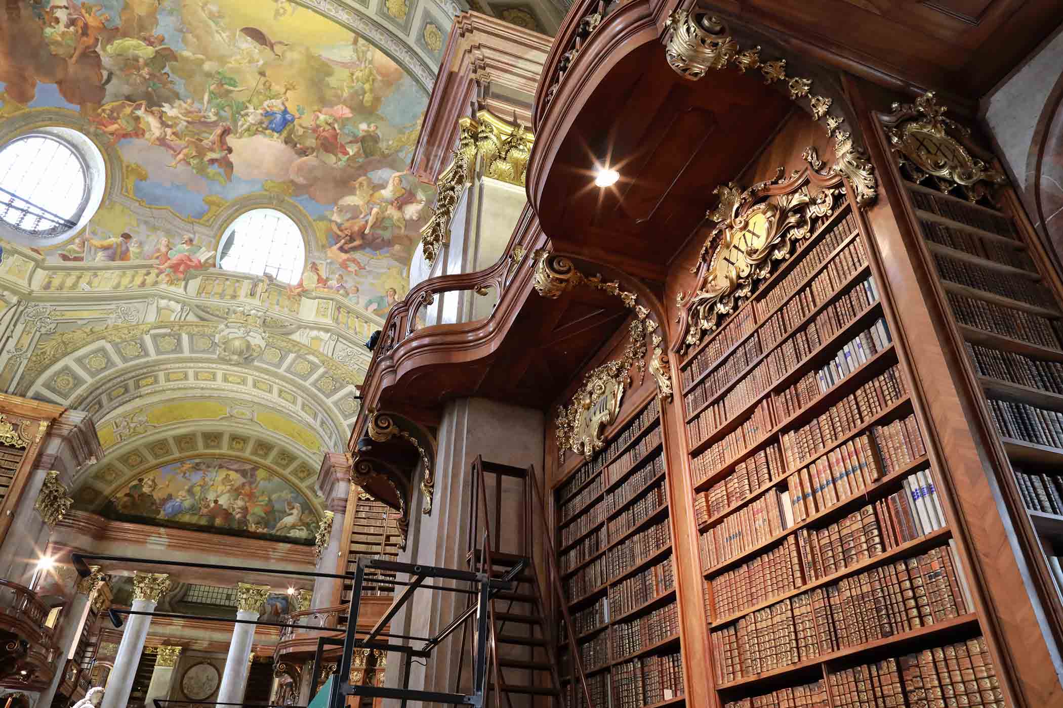 Bên trong Thư viện Quốc gia Áo. (Ảnh: Nazar Skladanyi/Shutterstock)