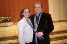 Bà Ashlee McDonald và ông Gene Curtin thưởng thức Nghệ thuật Biểu diễn Shen Yun tại Nhà hát Giao hưởng Atlanta, thành phố Atlanta, tiểu bang Georgia, hôm 05/01/2024. (Ảnh: Frank Liang/The Epoch Times)