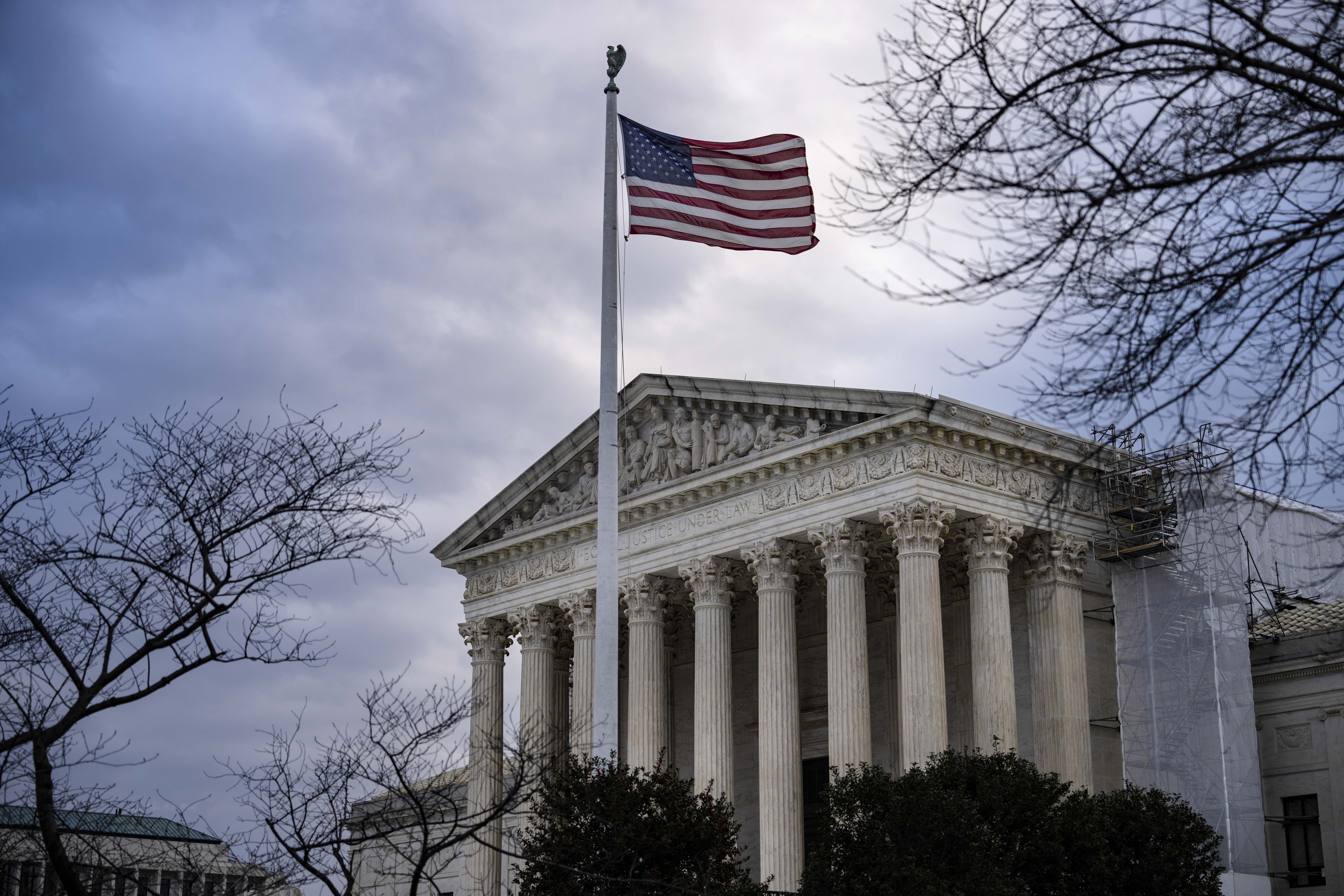 Tối cao Pháp viện Hoa Kỳ sẵn sàng xem xét các thách thức về tư cách tham gia cuộc bỏ phiếu liên quan đến Tu chính án thứ 14 được đưa ra ở các tiểu bang trên khắp đất nước. (Ảnh: Drew Angerer/Getty Images)