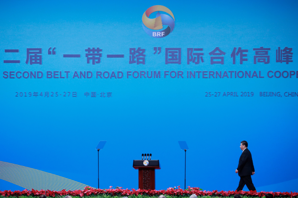 Nhà lãnh đạo Trung Quốc Tập Cận Bình bước lên sân khấu để đọc diễn văn tại Diễn đàn Vành đai và Con đường ở Bắc Kinh, vào ngày 26/04/2019. (Ảnh: How Hwee Young-Pool/Getty Images)