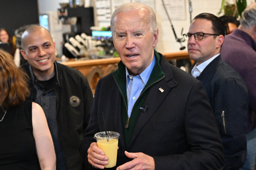 TT Biden: Bộ trưởng Quốc phòng đã quyết định sai khi giấu việc nhập viện