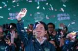 Phó Tổng thống đồng thời là tổng thống đắc cử của Đài Loan, ông Lại Thanh Đức (Lai Ching-te), nói trước những người ủng hộ tại một cuộc vận động tranh cử ở Đài Bắc, Đài Loan, hôm 13/01/2024. (Ảnh: Annabelle Chih/Getty Images)