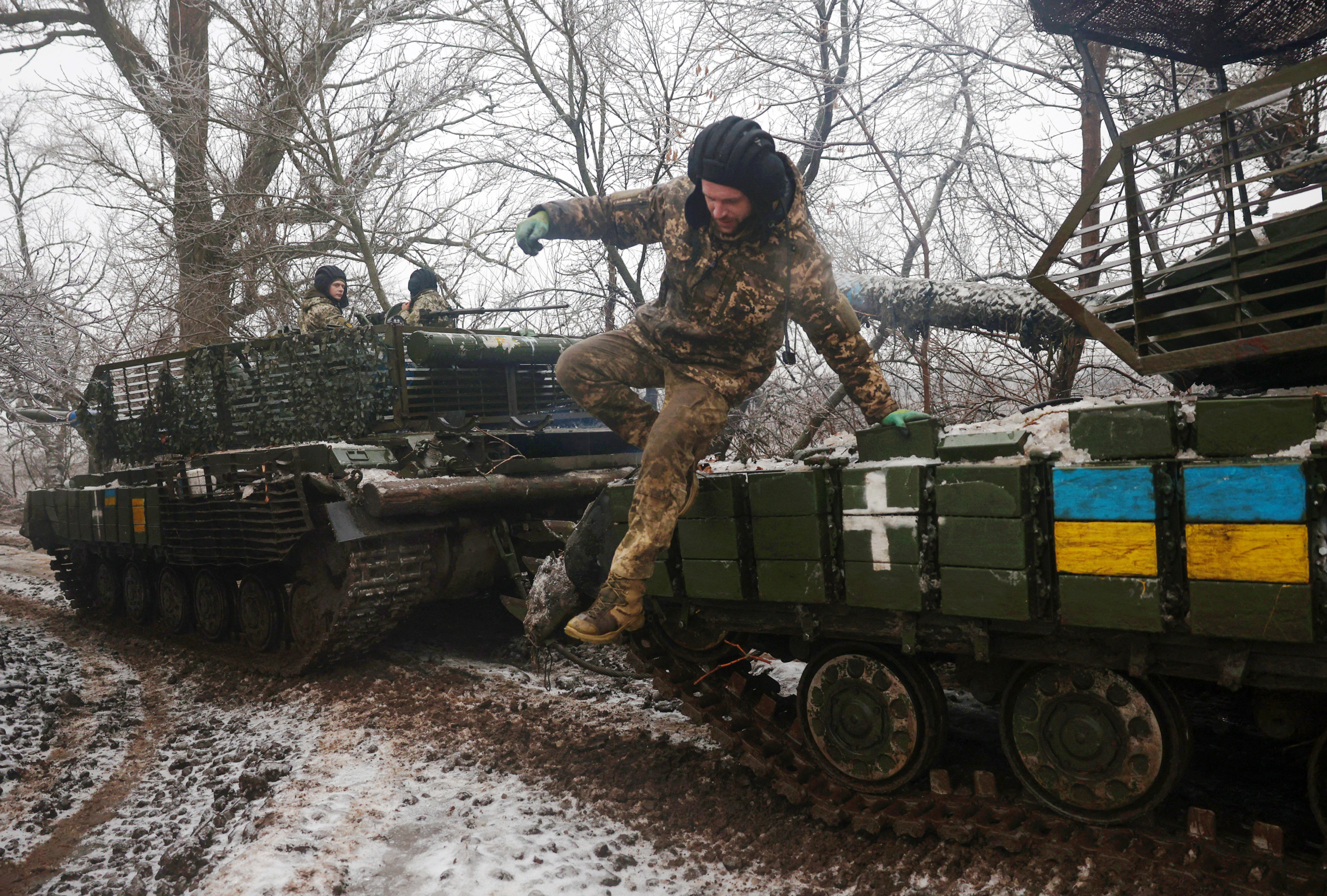 Đội xe tăng Ukraine tham gia cuộc tập trận ở vùng Donetsk, Ukraine, hôm 15/12/2023. (Ảnh: Anatolii Stepanov/AFP qua Getty Images)