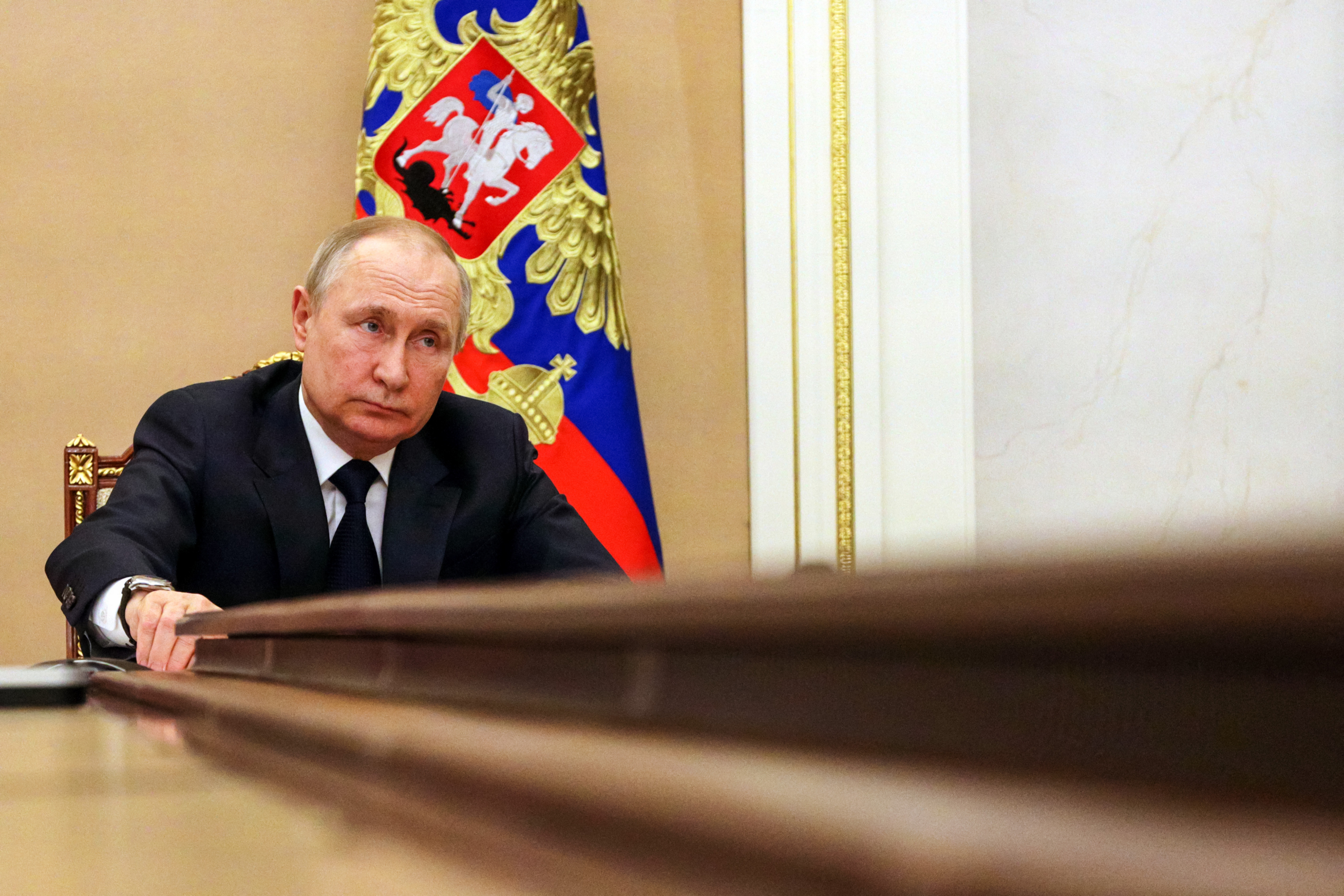 Tổng thống Nga Vladimir Putin chủ trì cuộc họp qua hội nghị từ xa ở Moscow hôm 10/03/2022. (Ảnh: Mikhail Klimentyev/SPUTNIK/AFP qua Getty Images)