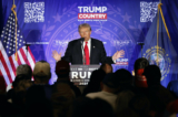 Ứng cử viên tổng thống của Đảng Cộng Hòa, cựu Tổng thống Donald Trump, nói chuyện với những người ủng hộ trong một cuộc vận động tranh cử tại khách sạn Sheraton Portsmouth Harborside ở Portsmouth, New Hampshire, hôm 17/01/2024. (Ảnh: Chip Somodevilla/Getty Images)