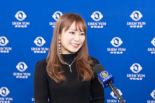 Cô Kisana Marika thưởng thức chương trình Nghệ thuật Biểu diễn Shen Yun tại Nhà hát Orix hôm 17/01/2024. (Ảnh: Fujino Wei/The Epoch Times)