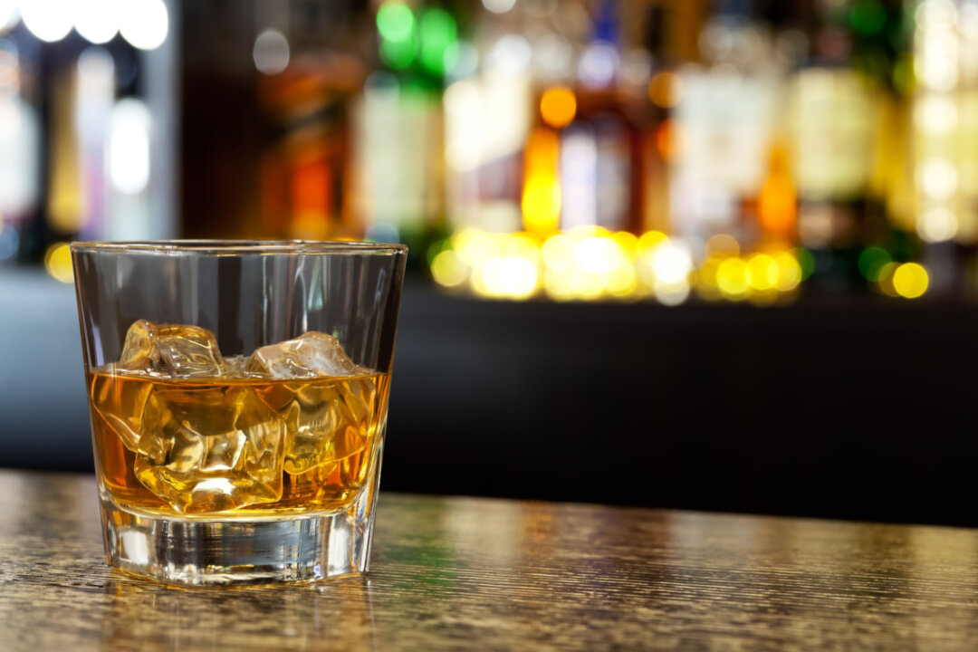 Nghiên cứu: Bỏ hoặc giảm uống rượu có thể làm giảm nguy cơ bị một số bệnh ung thư nhất định