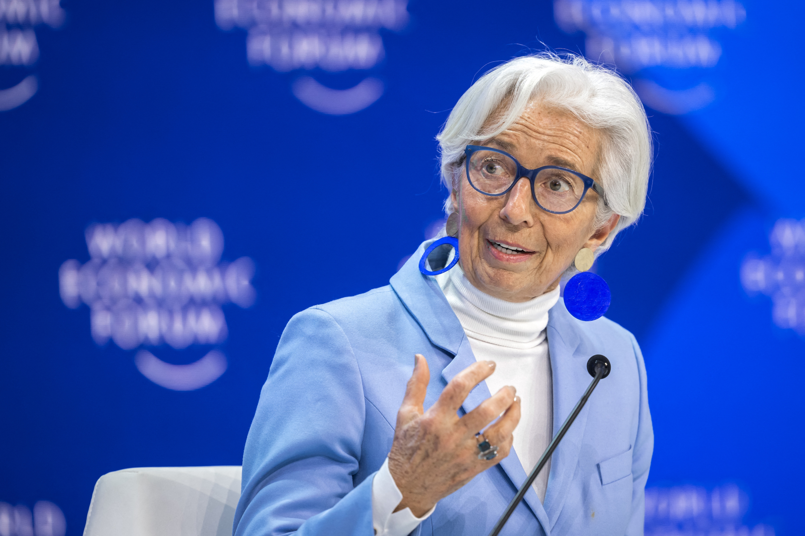 Chủ tịch Ngân hàng Trung ương Âu Châu (ECB) Christine Lagarde tham dự một phiên họp vào ngày bế mạc cuộc họp thường niên của Diễn đàn Kinh tế Thế giới (WEF) tại Davos, hôm 19/01/2024. (Ảnh: Fabrice Coffrini /AFP)
