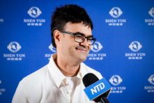 Ông José García thưởng thức chương trình Nghệ thuật Biểu diễn Shen Yun tại Trung tâm Nghệ thuật Biểu diễn Luis A Ferré hôm 19/01/2024. (Ảnh: Đài truyền hình NTD)