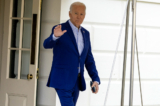 Tổng thống Joe Biden rời Tòa Bạch Ốc để lên chiếc Không Lực Một trên Bãi cỏ phía Nam, hôm 27/01/2024. (Ảnh: Tasos Katopodis/Getty Images)