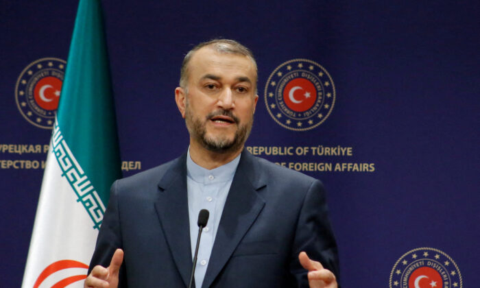 Ông Hossein Amirabdollahian, Ngoại trưởng Iran, nói chuyện trong cuộc họp báo ở Ankara, Thổ Nhĩ Kỳ, vào ngày 27/06/2022. (Ảnh: Cagla Gurdogan/Reuters)