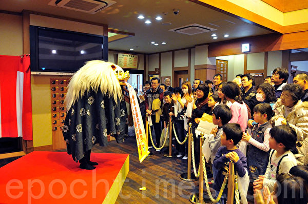 Buổi biểu diễn trong lễ Setsubun do các thương gia Nhật Bản tổ chức (Ảnh: Chương Ni Ni / Epoch Times)