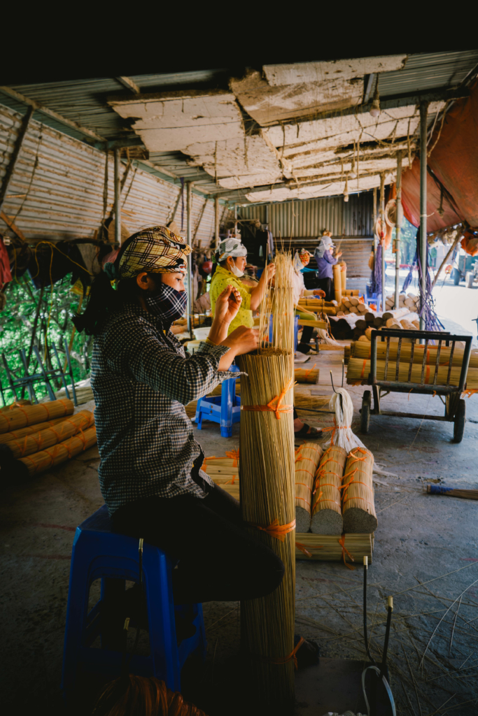 Làng hương Quảng Phú Cầu: Hành trình vào di sản Việt bằng khứu giác