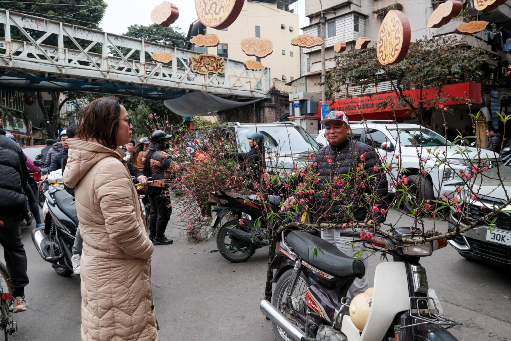 Phóng sự ảnh: Chợ hoa Hà Nội - Sắc Xuân xua tan giá lạnh