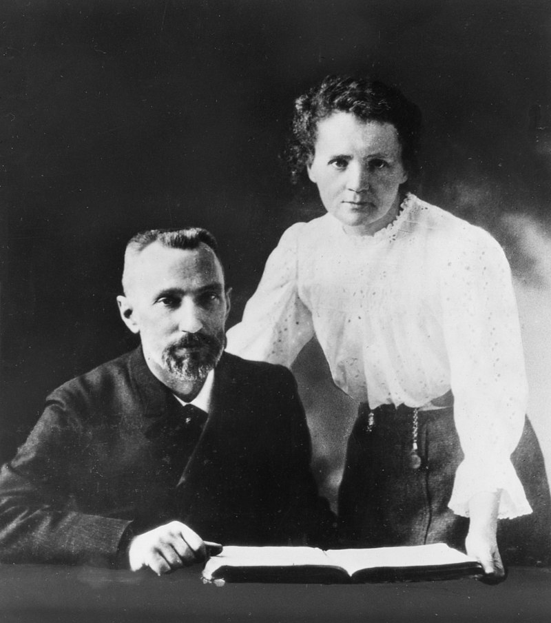 Tình yêu khoa học đã gắn kết ông Pierre và bà Marie Curie với nhau, ảnh được chụp vào khoảng năm 1903. (Ảnh: Tư liệu công cộng)