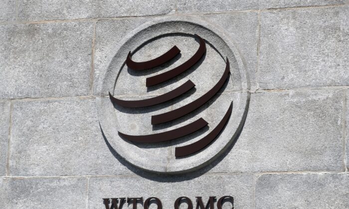 Logo trên trụ sở của Tổ chức Thương mại Thế giới (WHO) tại Geneva, Thụy Sĩ, hôm 02/06/2020. (Ảnh: Denis Balibouse/Reuters)