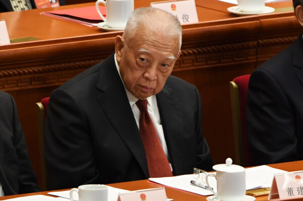 Cựu trưởng đặc khu Hồng Kông Đổng Kiến Hoa tham dự một phiên họp bế mạc ở Bắc Kinh, vào ngày 20/03/2018. (Ảnh: Greg Baker/AFP qua Getty Images)