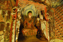 Người nhà họ Chi mời trụ trì chùa U Lan đến hóa giải oán hận. (Trong ảnh là tượng Phật trong hang động Mạc Cao ở Đôn Hoàng)